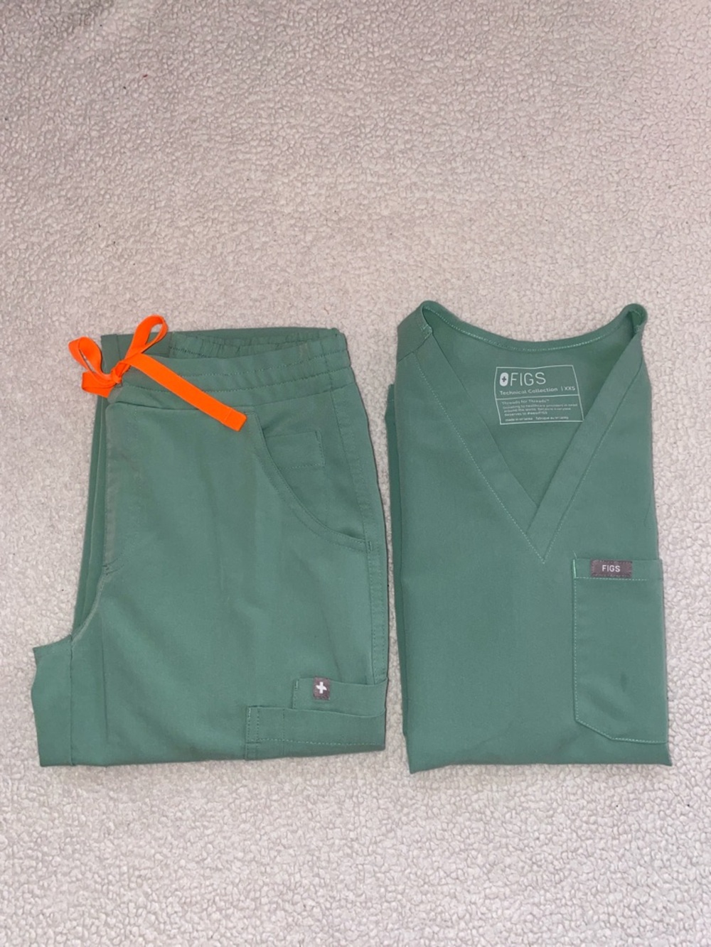 FIGS Women’s Light Green with Bright Orange Drawstring scrub set XXS